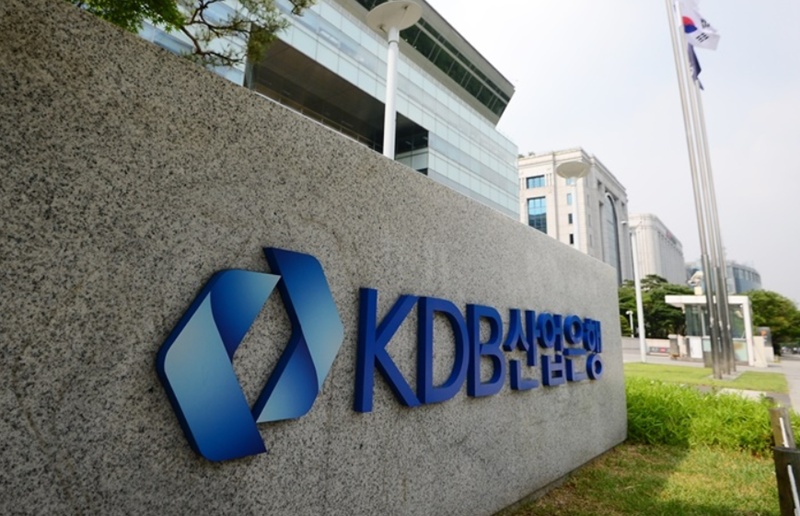 국민연금의 조원태 회장 한진칼 사내이사 선임 반대에 산업은행의 결정에 관심이 쏠린다. / KDB산업은행