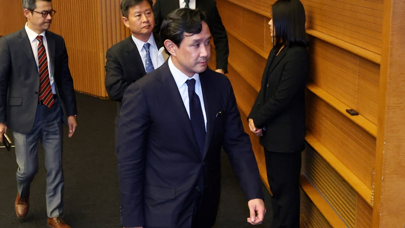 최윤범 고려아연 회장이 정기 주주총회에서 치열한 표대결 끝에 경영권을 수성했다. / 뉴시스 