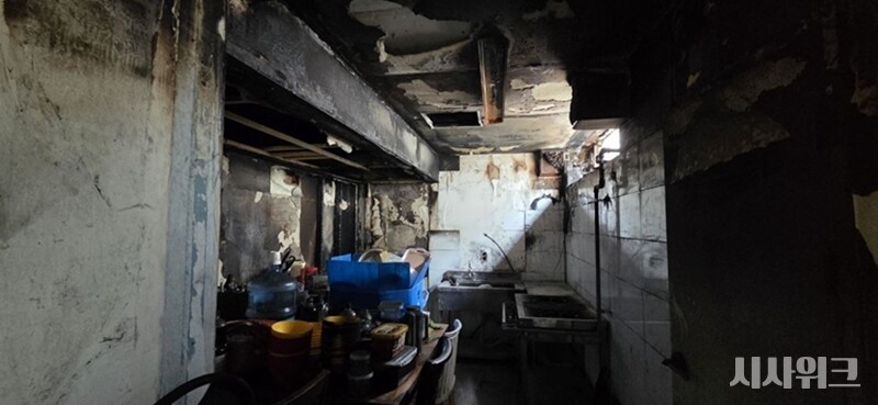 23일 서울시 용산구 후암로에 위치한 A교회 건물에서 화재가 발생했다. 화재가 발발한 곳은 해당 건물에 머물던 쪽방촌 사람들이 사용하던 공용 주방이다. / 사진=이민지 기자