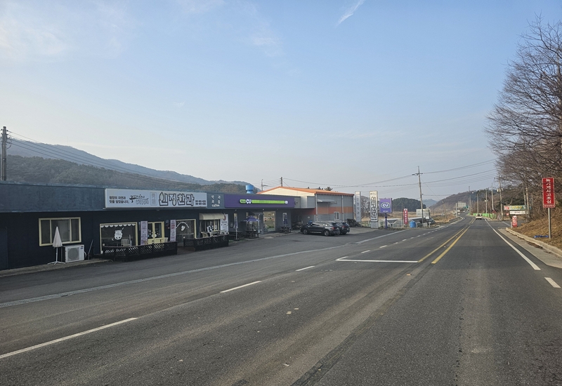 우리가 사는 면의 딱 하나 뿐인 편의점이다. / 청양=박우주