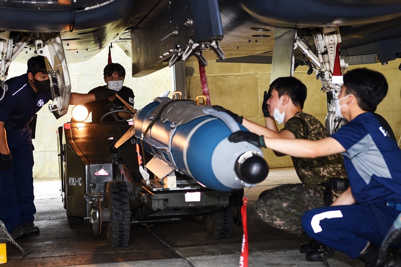 국민의힘 유용원 의원이 지난달 31일 장기 근속 군무원의 국가유공자 인정과 국립묘지 안장 대상 포함을 골자로 한 법안을 발의했다. / 뉴시스