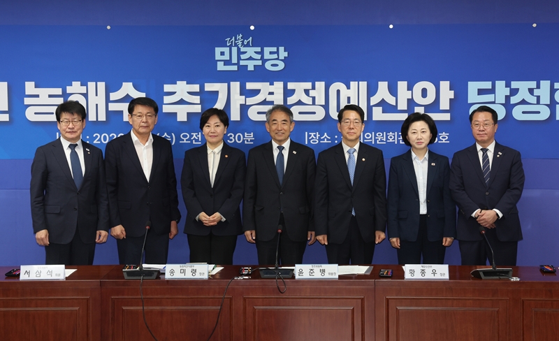 정부가 내달부터 투기 근절을 위한 전국 농지 전수조사를 실시한다. 당정은 1일 국회에서 협의를 통해 이에 뜻을 모았다. / 뉴시스