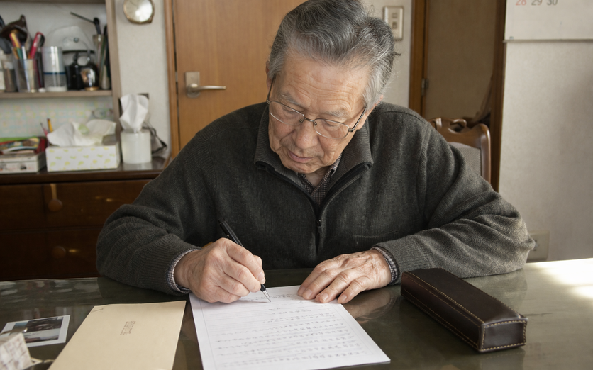 상속 분쟁에 따른 사회적 갈등과 비용이 커지고 있는 가운데, 자필유언장의 위조‧변조‧분실 등의 위험을 막기 위한 '공적유언보관제도' 도입 필요성이 제기됐다. / 생성형 AI로 제작한 이미지