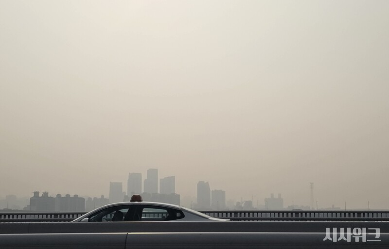 미세먼지가 가득한 서울의 모습. / 사진=김소은 기자