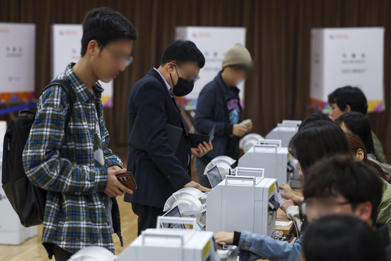 오는 6월 3일은 지방선거가 실시되는 날이자, '농아인의 날'이다. 보건복지부가 지난해 발표한 '장애인등록현황(2024.12월말 기준)'에 따르면 국내 전국 청각장애인은 44만2,034명이며, 선거권을 가진 18세 이상 청각장애인은 43만8,636명에 달한다./ 뉴시스