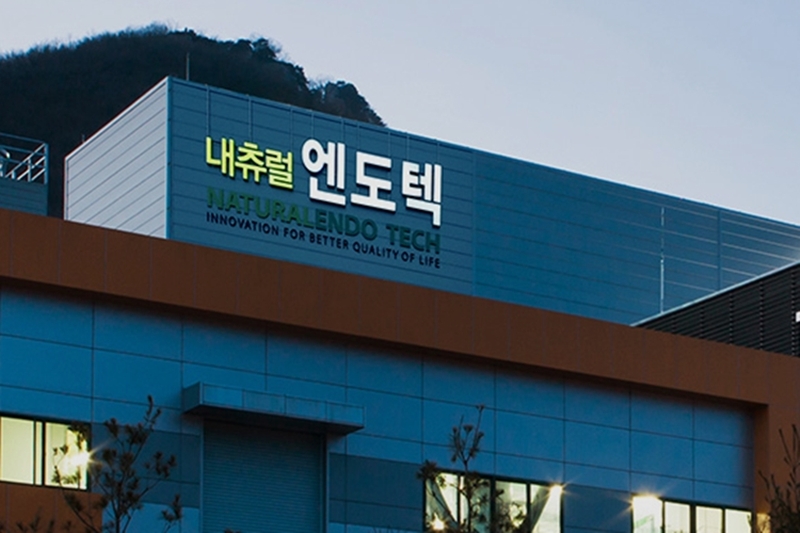 2015년 ‘가짜 백수오’ 파문으로 중대 변곡점을 맞았던 내츄럴엔도텍은 지난해에도 적자를 면치 못했다. / 내츄럴엔도텍