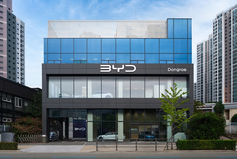 BYD코리아가 지난해 6,000대 이상 판매를 기록했음에도 주요 딜러사는 적자 성적표를 받아 들었다. 사진은 DT네트웍스 부산 동래 BYD 전시장. / BYD코리아