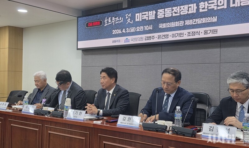 토론회 중 발언하고 있는 민주당 이기헌 의원. / 사진=김소은 기자