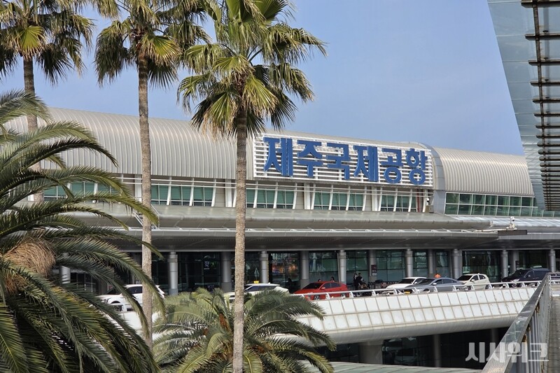 지난해 제주공항 국제선 도착편을 통해 제주로 입도한 여객 수는 역대 최대치를 경신했다. / 제갈민 기자
