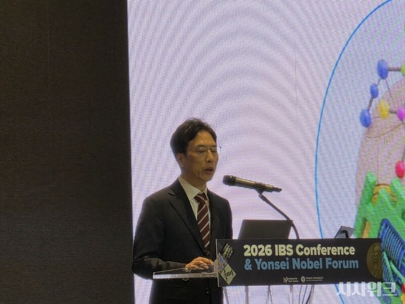 천진우 IBS 나노의학연구단 단장은  AI기반 나노로봇과 뇌-컴퓨터 인터페이스(BCI) 기술이 사용화되면 난치성 뇌 질환 치료의 새로운 장이 열릴 것으로 기대했다. / 사진=박설민 기자