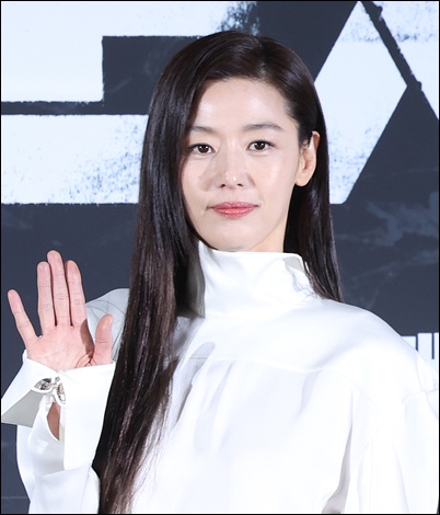 11년 만에 스크린에 돌아오는 전지현. / 뉴시스