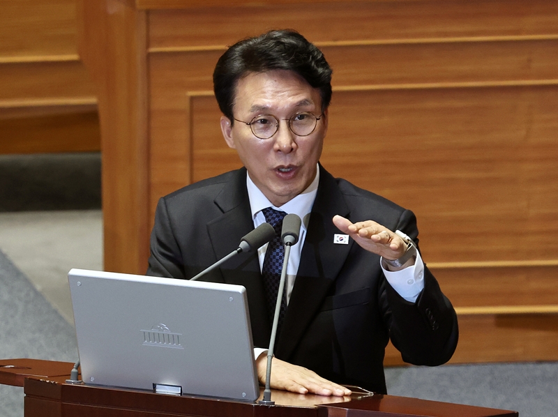 6일 오후 국회에서 김민석 국무총리가 대정부질문에 답하고 있다. / 뉴시스