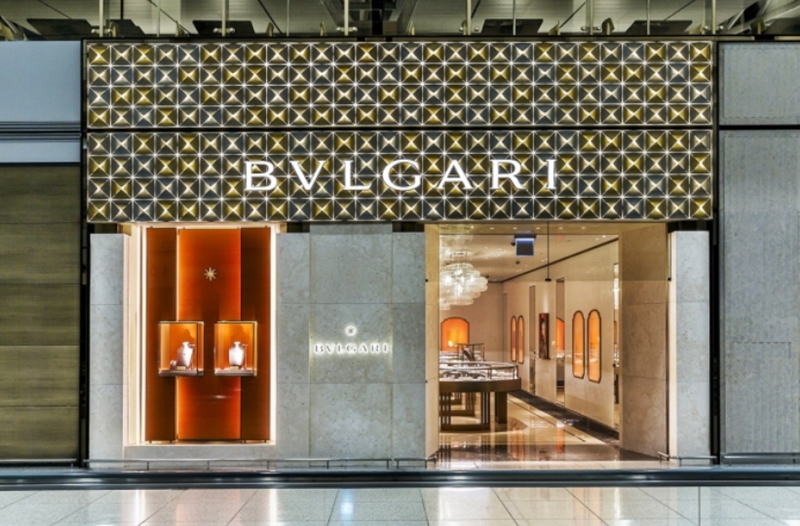 최근 원달러 환율 급등에 불가리 등 명품 브랜드의 면세점 판매가격이 백화점 매장 판매가격보다 비싼 가격 역전 현상이 나타나고 있다. / 불가리