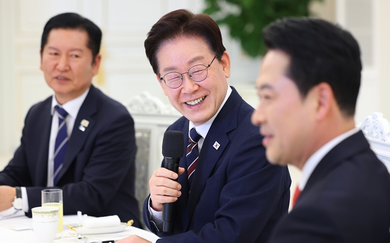 이재명 대통령이 7일 청와대에서 열린 여야정 민생경제협의체 회담 및 오찬에서 발언하고 있다. / 뉴시스