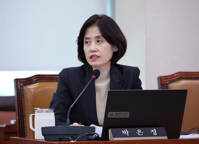 조국혁신당 박은정 의원이 지난해 10월 서울 여의도 국회에서 열린 법제사법위원회 국정감사에서 질의를 하고 있다. / 뉴시스