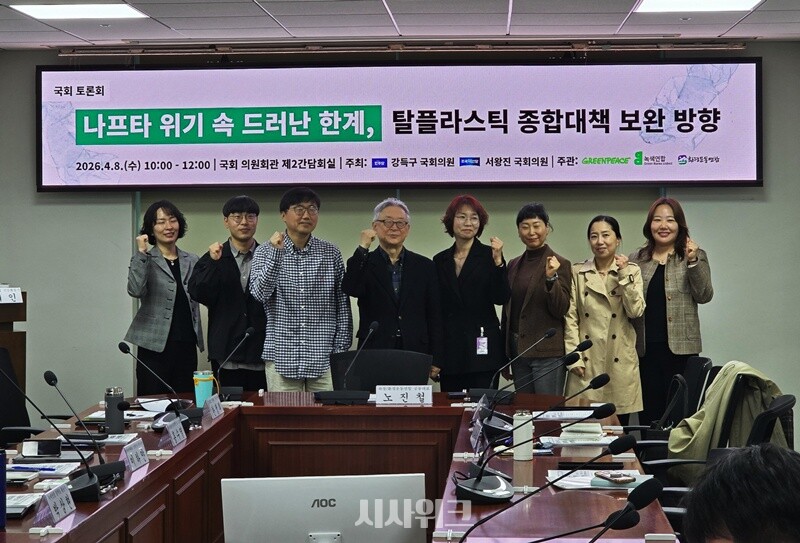 전문가들은 플라스틱 문제를 단순한 쓰레기 처리의 영역이 아닌 생산 구조 전환의 과제로 접근해야 한다고 강조한다. 생산 단계부터 개입하는 정책 마련이 필요하다는 주장이다. / 사진=김두완 기자