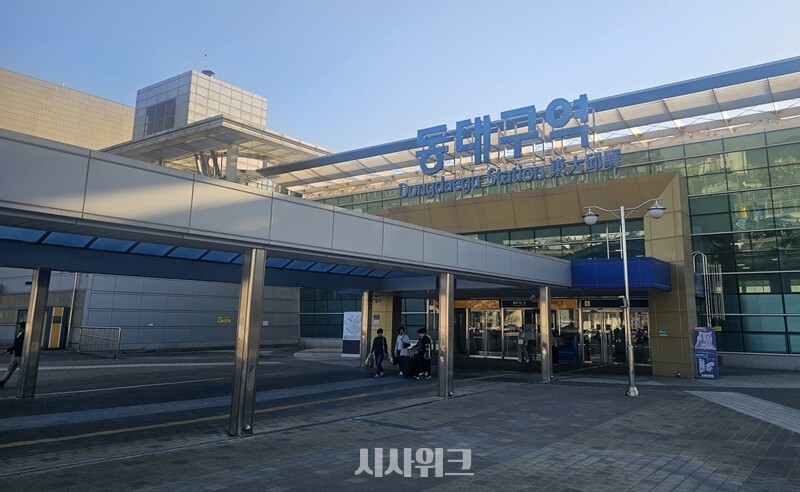 ‘6·3 지방선거’가 56일 앞으로 다가온 가운데, ‘보수의 심장’이라고 불리는 대구의 민심이 요동치고 있다. 사진은 대구 동구에 위치한 동대구역의 모습. / 전두성 기자