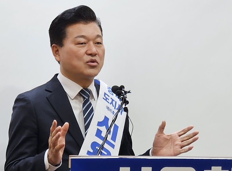 더불어민주당 충북지사 후보로 선정된 신용한 대통령 직속 지방시대위원회 부위원장. / 뉴시스