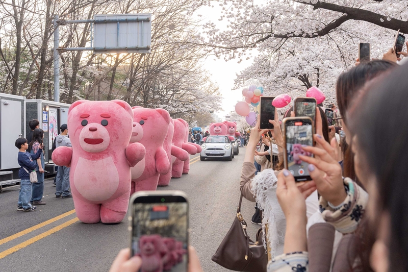 롯데홈쇼핑은 지난해 영등포구청과 ‘지역문화 홍보 및 지역경제 활성화’를 위한 업무협약(MOU)을 맺고, 벨리곰IP를 활용한 지역행사 참여를 지속하고 있다. / 롯데홈쇼핑