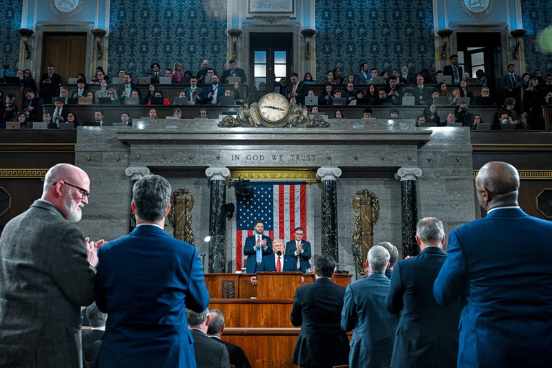 도널드 트럼프 미국 대통령의 대이란 강경 발언을 계기로 미국 민주당 일각에서 수정헌법 제25조 발동 요구가 제기되며 ‘대통령 해임론’이 다시 불거지고 있다. / 워싱턴=AP/뉴시스