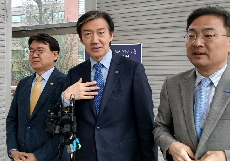 조국혁신당 조국 대표가 10일 오후 대전 유성문화원에서 열린 지방선거 필승결의대회에 참석해 6·3 국회의원 재·보궐선거와 관련된 의견을 말하고 있다. / 뉴시스