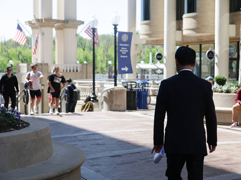 베일에 싸인 비공개 일정 및 방미 성과 등에 대해서는 장 대표가 15일 특파원 간담회에서 직접 설명할 계획인 것으로 전해졌다. 김 의원은 ”마지막 날 특파원 간담회가 있으니까 그 자리에서 왜 이틀 먼저 갔는지, 만난 인사들이 누구인지 등 장 대표께서 말씀하실 것“이라고 전했다. / 장동혁 페이스북