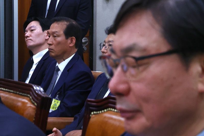 쌍방울 대북 송금 사건을 수사했던 박상용 검사와 이화영 전 경기도 평화부지사가 14일 오전 서울 여의도 국회 '윤석열정권정치검찰조작기소의혹사건진상규명국정조사특별위원회'에서 열린 청문회에 출석해 있다. / 뉴시스