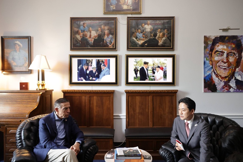 김민수 최고위원은 아이사 의원이 “America First(미국 우선주의)"가 "America alone(미국 고립주의)"를 의미하진 않는다며, 동맹국과의 협력의 중요성을 언급했다고 전했다. 사진은 13일 아이사 의원과 장동혁 대표의 면담 모습. / 국민의힘 김민수 의원 페이스북