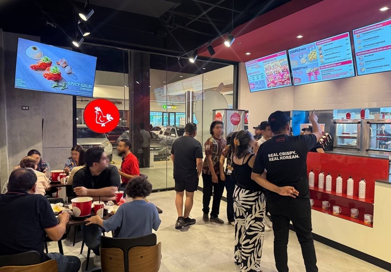 치킨업계 1위 자리를 굳힌 bhc는 글로벌 진출을 보수적으로 진행하고 있다. 사진은 비비큐가 최근 온두라스에 오픈한 'BBQ Town Center점’ / BBQ