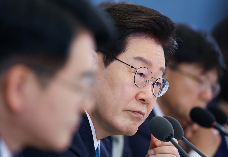 이재명 대통령이 15일 청와대에서 열린 규제합리화위원회 제1차 전체회의에서 발언하고 있다. (청와대통신사진기자단) / 뉴시스