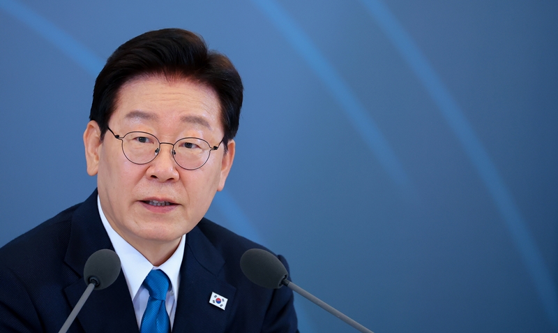 이재명 대통령이 15일 청와대에서 열린 규제합리화위원회 제1차 전체회의에서 발언하고 있다. (청와대통신사진기자단) / 뉴시스