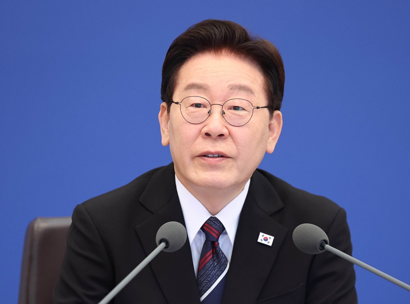 이재명 대통령이 16일 청와대에서 열린 수석보좌관회의에서 발언하고 있다. / 뉴시스