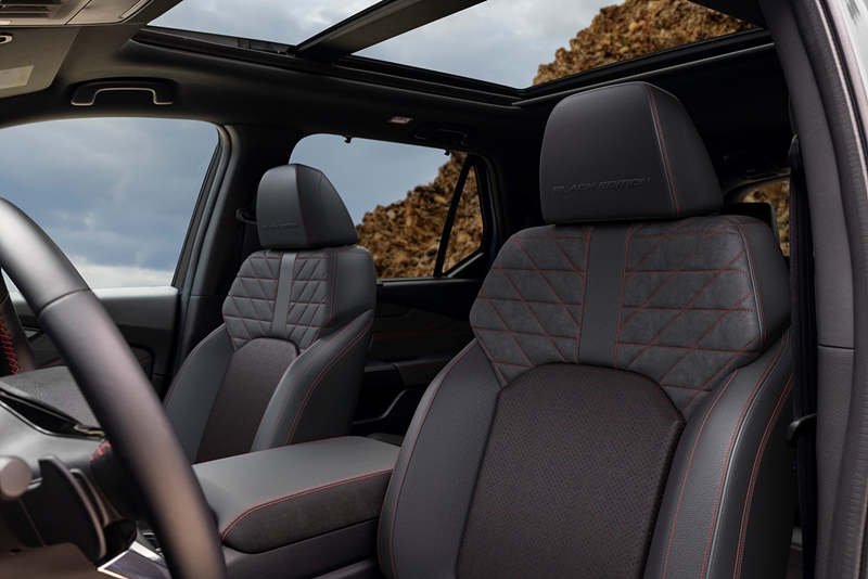 혼다 뉴 파일럿 블랙 에디션 모델은 직접적인 경쟁 모델인 포드 익스플로러 플래티넘 모델보다 저렴한 가격에 출시돼 반사이익이 기대된다. / 혼다