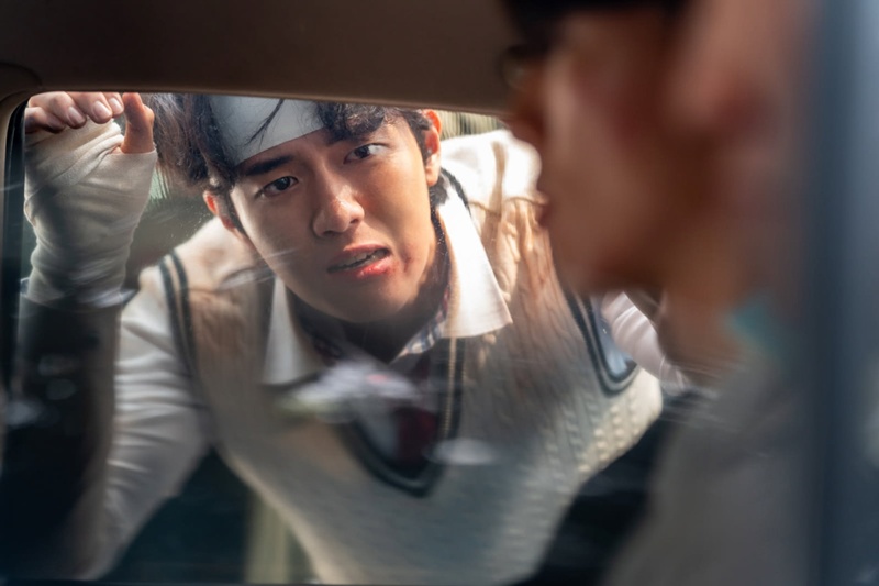 신우빈도 호연을 펼친다. / CJ CGV, 와이드릴리즈​