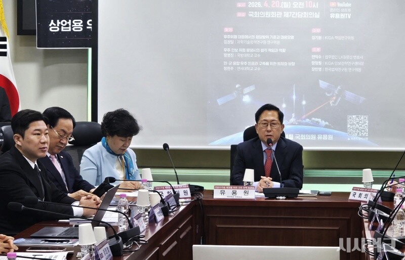 국민의힘 유용원 의원은 우주 기반 통신과 정찰 체계가 현대전의 핵심이라며, 전력은 갖춰지고 있지만 이를 규율할 법과 제도는 뒤처져 있다고 지적했다. / 사진=김두완 기자