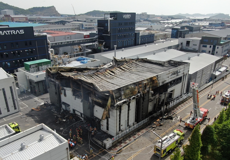 ‘아리셀 참사’ 항소심 판결을 두고 노동계와 법조계, 정치권 등에서 비판이 쏟아지고 있다. / 뉴시스