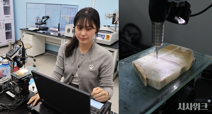 IBS의 오유나 기술원이 석순 샘플의 ‘파우더링(powdering)’ 작업을 진행하는 모습. / 사진=박설민 기자