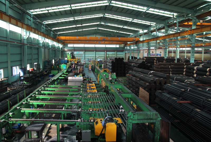 국제강재와 티지에프파이프 등 포스코의 새로운 거래사 금융지원 프로그램에 참여 중인 기업들은 큰 효과를 체감하고 있다. 사진은 티지에프파이프 공장. / 포스코