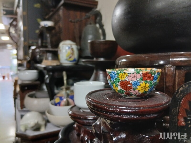 최근 답십리 고미술거리를 찾는 20대, 30대들이 끊이지 않고 있다. 이런 변화가 추상적인 역사·문화적 가치를 넘어, 고미술품의 ‘경제적 가치’로 이어질 수 있지 주목된다. / 사진=김지영 기자