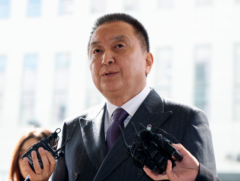 27일 국민의힘 공천관리위원회(공관위)는 김영환 지사가 지난 25~26일 진행된 경선에서 윤갑근 변호사를 누르고 최종후보로 확정됐다고 발표했다. 사진은 김 지사가 지난달 23일 서울 양천구 서울남부지방법원에서 취재진의 질문에 답하고 있는 모습. / 뉴시스