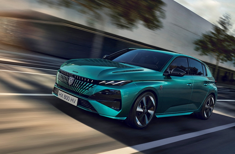 푸조 308은 현재 해외에서 페이스리프트 모델이 판매되고 있다. 국내에는 이르면 내년 초 출시될 것으로 전망된다. / 푸조