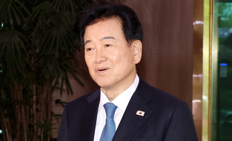 정동영 통일부 장관이 20일 오후 서울 종로구 정부서울청사에서 '북한 구성시 핵시설' 발언과 관련해 입장을 밝히고 있다. / 뉴시스