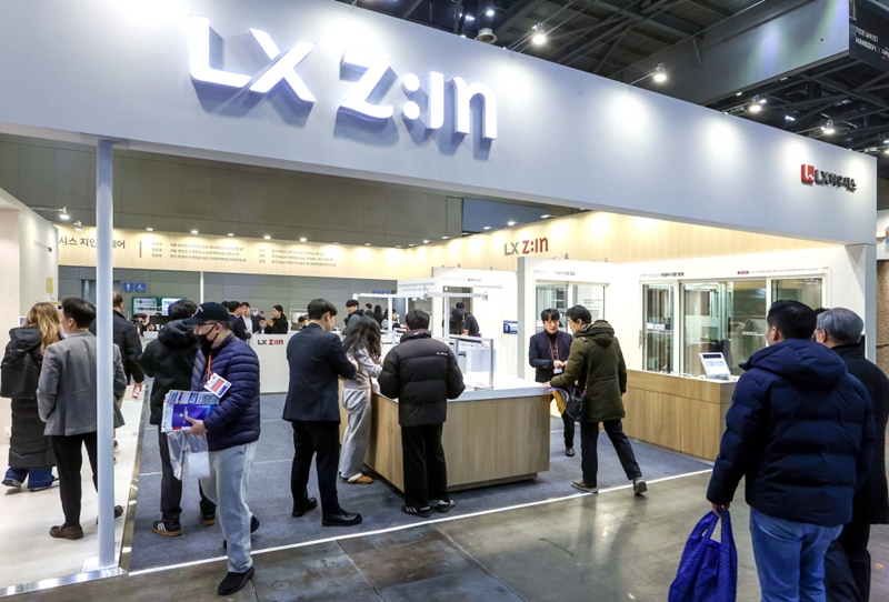 LX하우시스가 1분기 시장의 기대치를 상회하는 깜짝 실적을 발표했다. 사진은 ‘2026 코리아빌드위크’ LX하우시스 전시관 전경. / LX하우시스