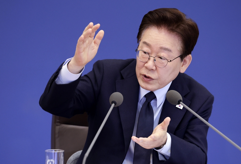이재명 대통령이 6일 청와대에서 열린 국무회의에서 발언하고 있다. / 뉴시스