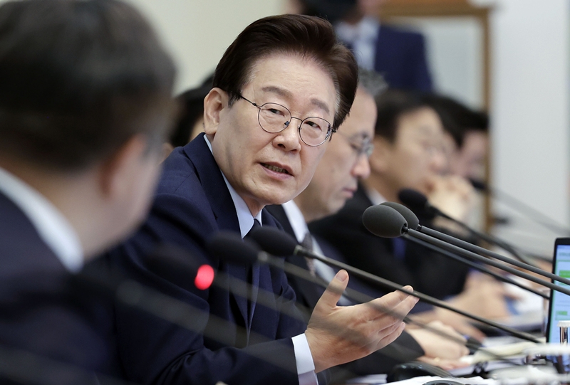 이재명 대통령이 6일 청와대에서 열린 국무회의에서 발언하고 있다. / 뉴시스