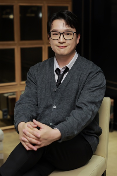 김민하 감독이 영화 ‘교생실습’으로 돌아왔다. / 스튜디오 산타클로스엔터테인먼트