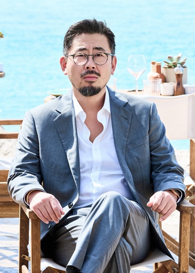 나홍진 감독이 10년 만의 복귀작 ‘호프’로 칸 국제영화제를 찾았다. / 플러스엠 엔터테인먼트