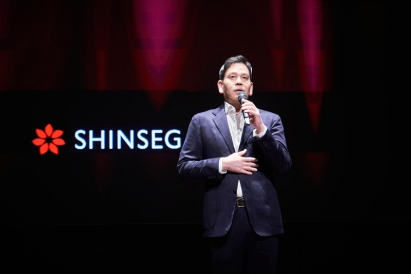 정용진 회장의 과거 ‘멸공’ 발언이 재조명되면서 비난 여론은 쉽게 사그라들지 않고 있다. / 신세계
