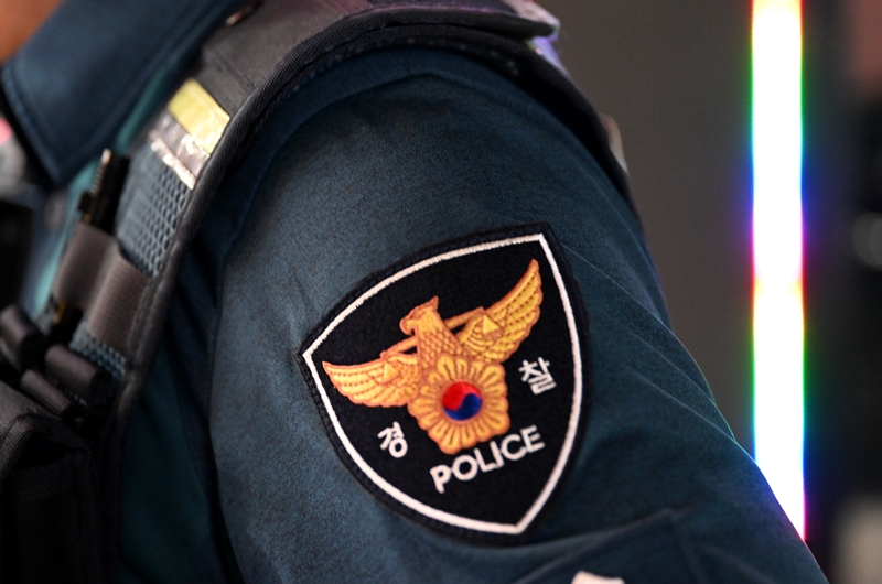 흉기 난동 피의자를 검거하는 과정에서 중상을 입었던 광주 지역 한 지구대 소속 A씨가 외상 후 스트레스장애(PTSD)를 호소하다 최근 극단적 선택을 해 치료를 받던 중 숨진 가운데, 현장 경찰관들의 마음건강 지원체계 전반을 점검해야 한다는 목소리가 커지고 있다. / 뉴시스