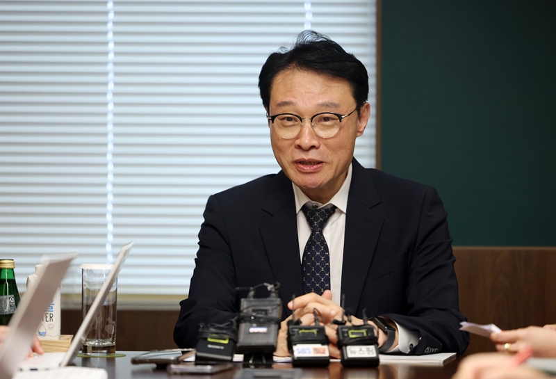 이규연 청와대 홍보소통수석이 26일 이재명 정부 출범 1주년을 앞두고 시사위크 등 복수 매체와 공동 인터뷰를 가졌다. 이 수석은  ‘라이브’와 ‘생중계’를 이재명 정부의 키워드로 꼽았다. /뉴스핌·이투데이 공동제공